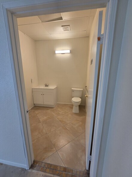 More Photos Of 44143-44147 20th St W, Lancaster Medical For Sale