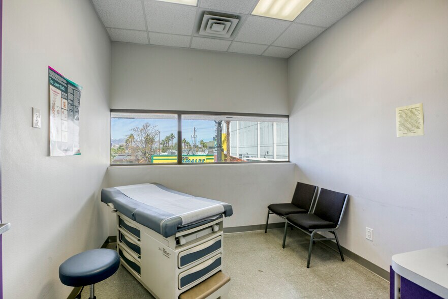 More Photos Of 921 S Las Vegas Blvd, Las Vegas Office For Sale