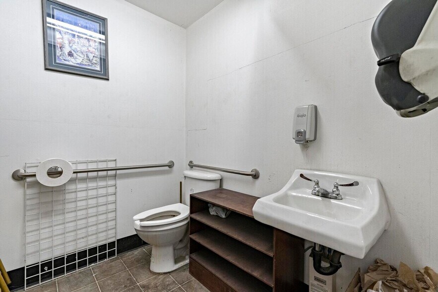 More Photos Of 110 Spring Hill Dr, Grass Valley Manufacturing For Sale