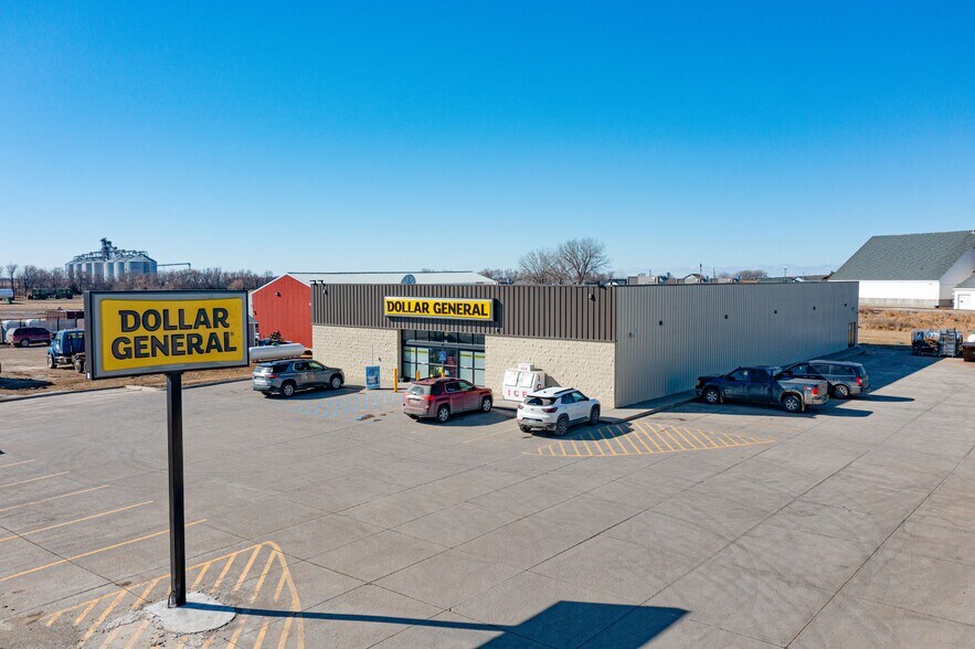 Primary Photo Of 920 Main Ave, Britton General Retail For Sale