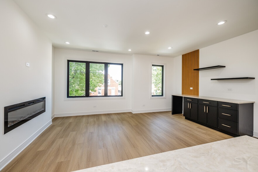 More Photos Of 3018 Polk st, Chicago Apartments For Sale