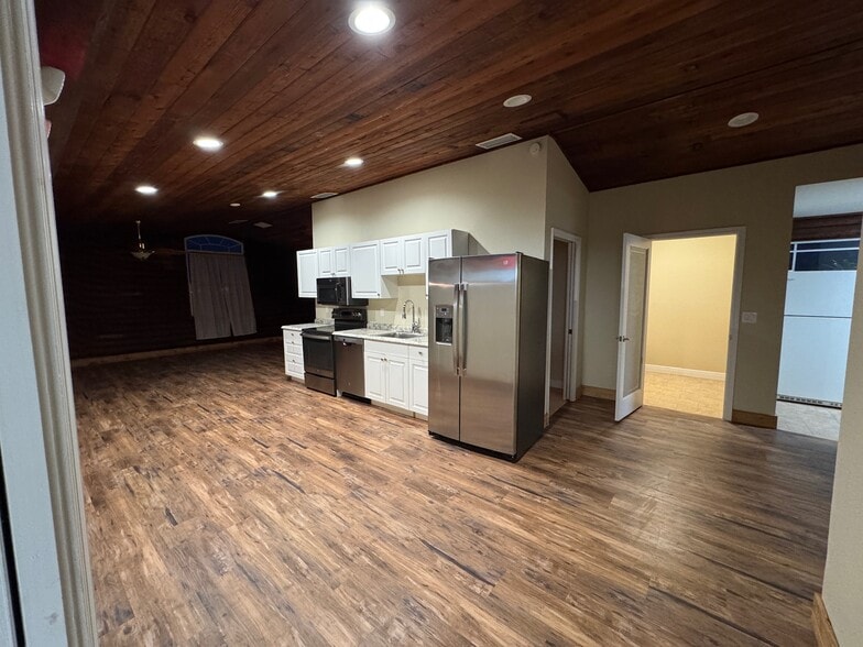 More Photos Of 2204 US-27, Lake Placid Flex For Sale