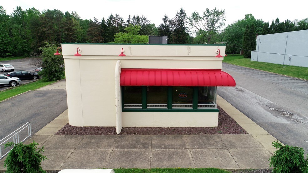 More Photos Of 4837 Mahoning Ave, Youngstown Restaurant For Lease