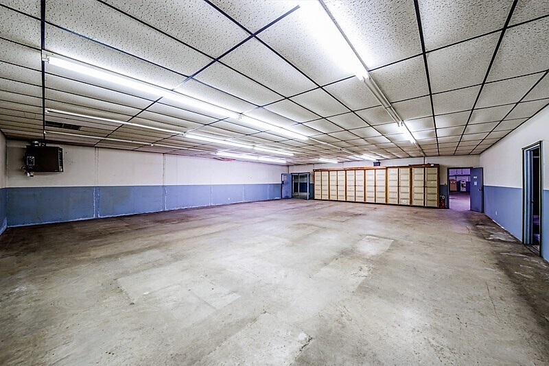 More Photos Of 730 E Eseco Rd, Cushing Warehouse For Sale
