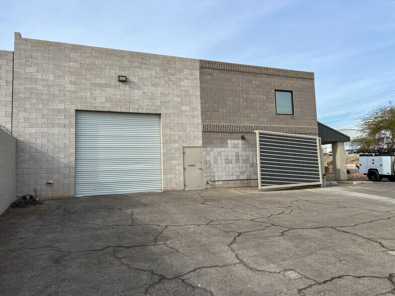 More Photos Of 205 E Brooks Ave, North Las Vegas Warehouse For Lease