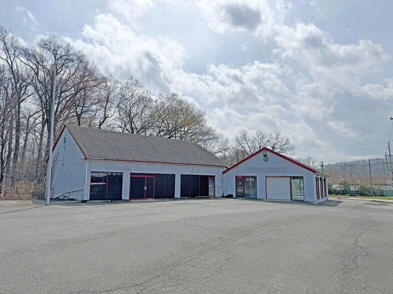 Primary Photo Of 1015-1027 Goffle Rd, Hawthorne General Retail For Lease