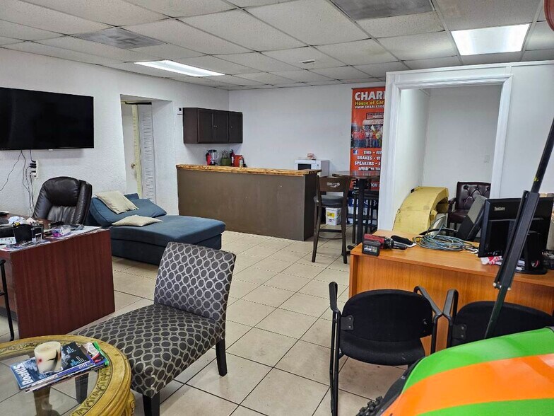 More Photos Of 4010 E 8th Ave, Hialeah General Retail For Sale