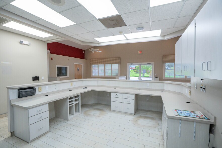 More Photos Of 3628 N Lecanto Hwy, Beverly Hills Veterinarian Kennel For Sale