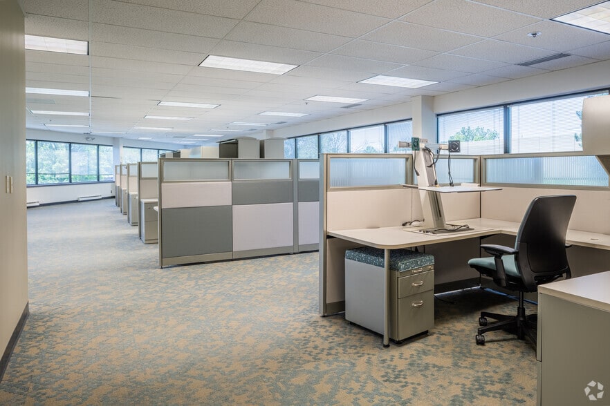 More Photos Of 11775 Borman Dr, Saint Louis Office For Sale