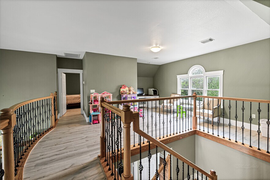 More Photos Of 13845 Boudreaux Rd, Tomball Manufacturing For Sale