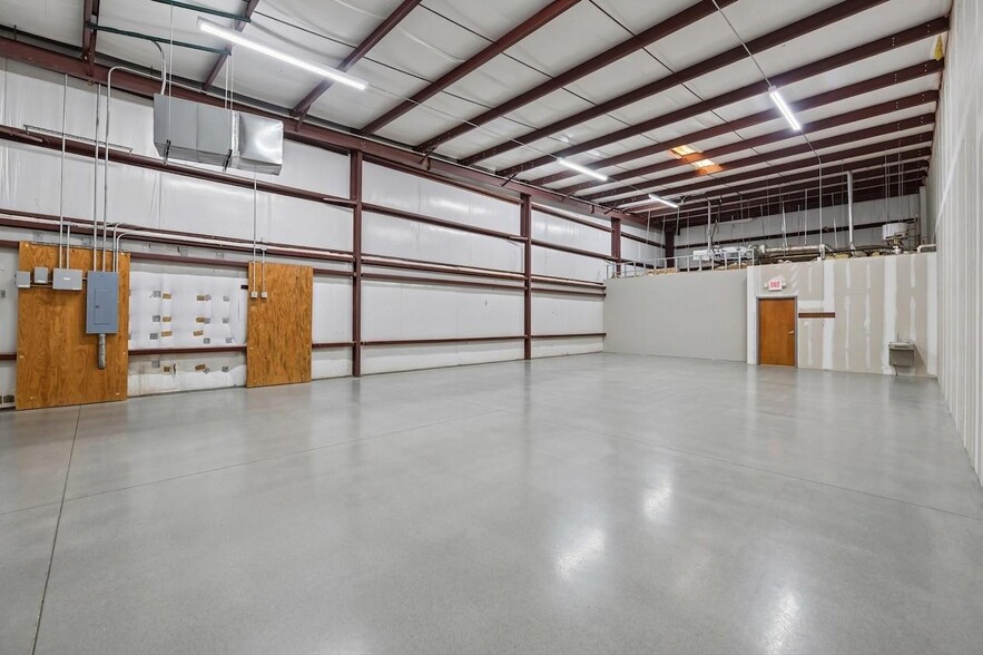 More Photos Of 4665 Church Rd, Cumming Warehouse For Sale