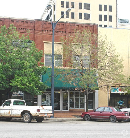 More Photos Of 927 S Kansas Ave, Topeka Storefront Retail Office For Sale