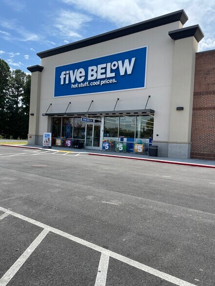 More Photos Of 5990 Mableton Pky, Mableton Unknown For Lease