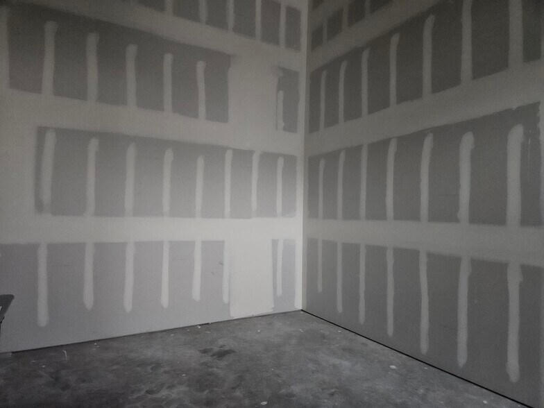 More Photos Of 1013 Brazos St, Rosenberg Specialty For Lease