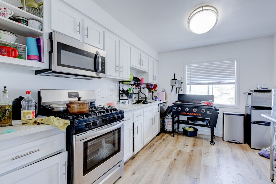 More Photos Of 1720 Cerritos Ave, Long Beach Apartments For Sale