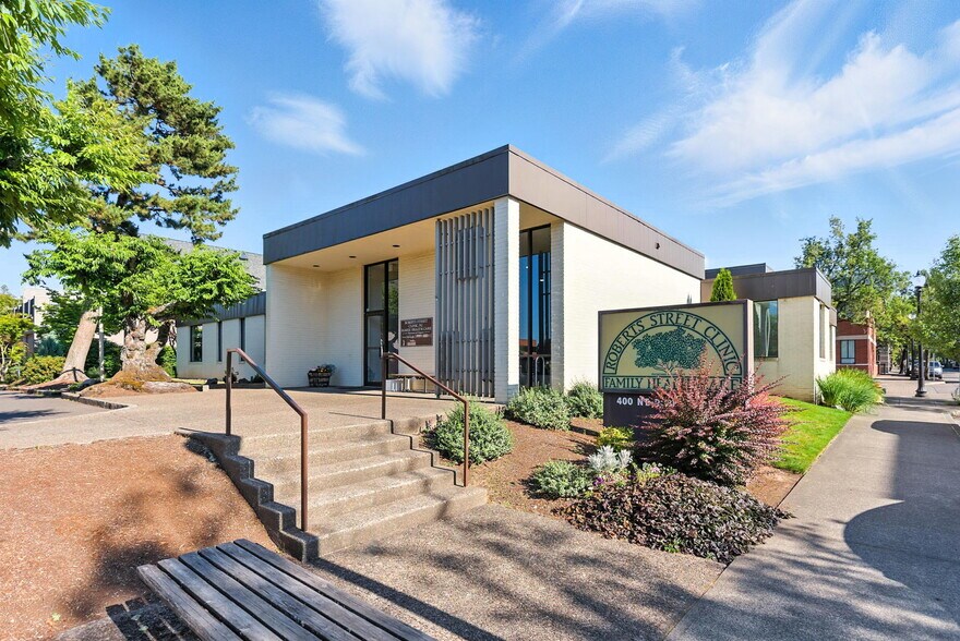 More Photos Of 400 NE Roberts Ave, Gresham Medical For Sale