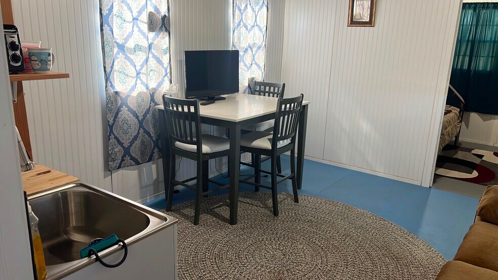 More Photos Of 16170 Somerset Rd, Von Ormy Flex For Sale
