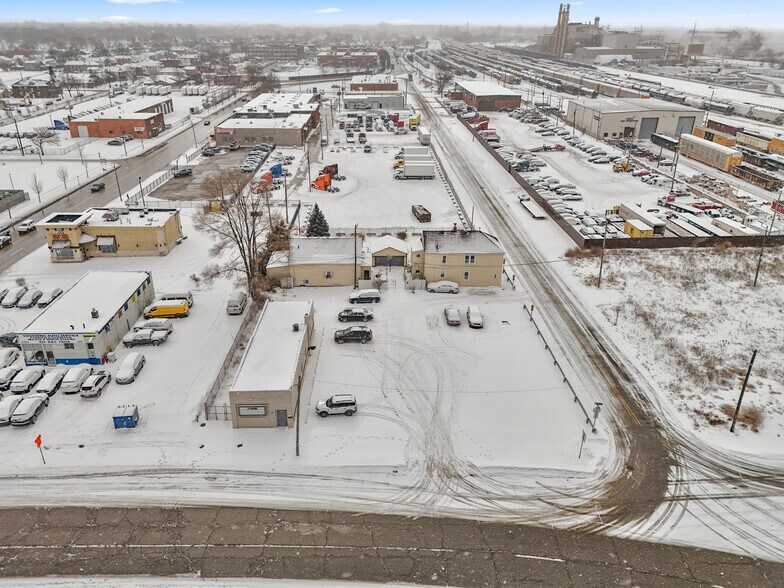 More Photos Of 10531 Wren St, Dearborn Bar For Sale