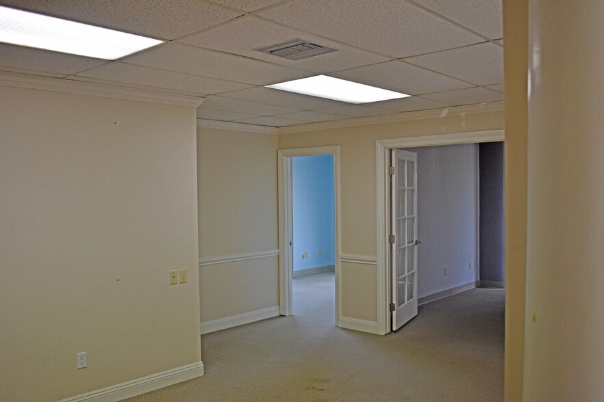 More Photos Of 100-114 Wikiup Dr, Santa Rosa Office For Lease
