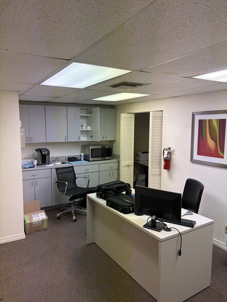 More Photos Of 12165 Metro Pky, Fort Myers Light Manufacturing For Sale