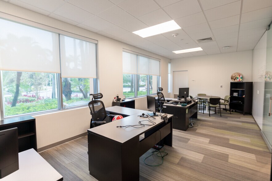 More Photos Of 2000 Ultimate Way, Weston Office For Lease