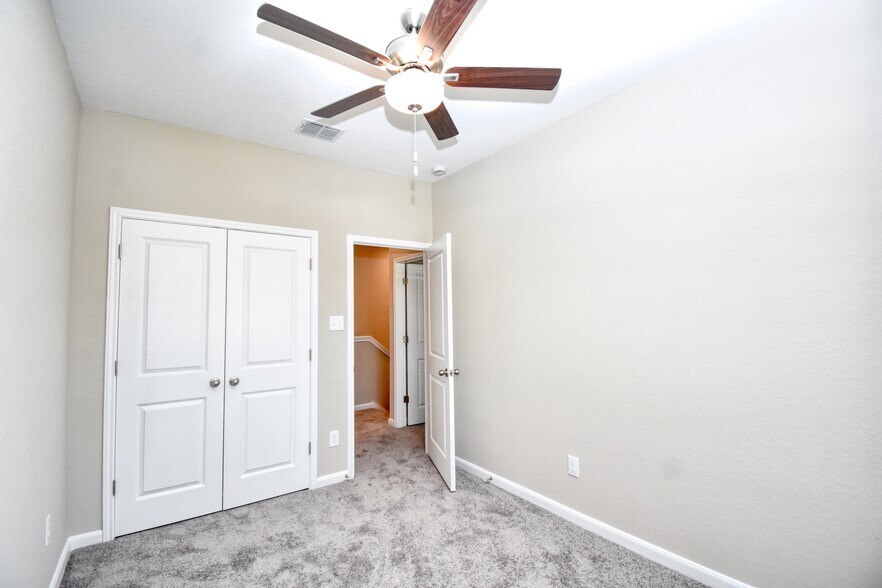 More Photos Of 6202 Oakland Rdg, San Antonio Apartments For Sale