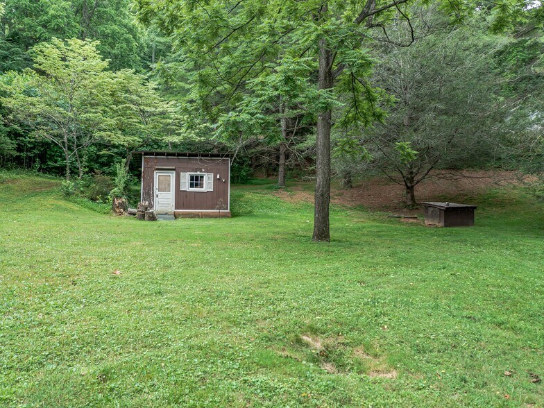 More Photos Of 40 Hemlock Hill Dr, Arden Manufactured Housing Mobile Home Park For Sale