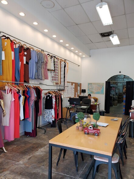More Photos Of 1015-1019 San Julian St, Los Angeles Storefront For Lease