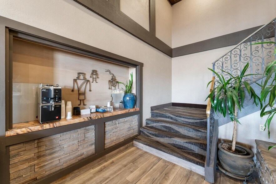 More Photos Of 1450 S Auto Mall Dr, St George Hotel For Sale