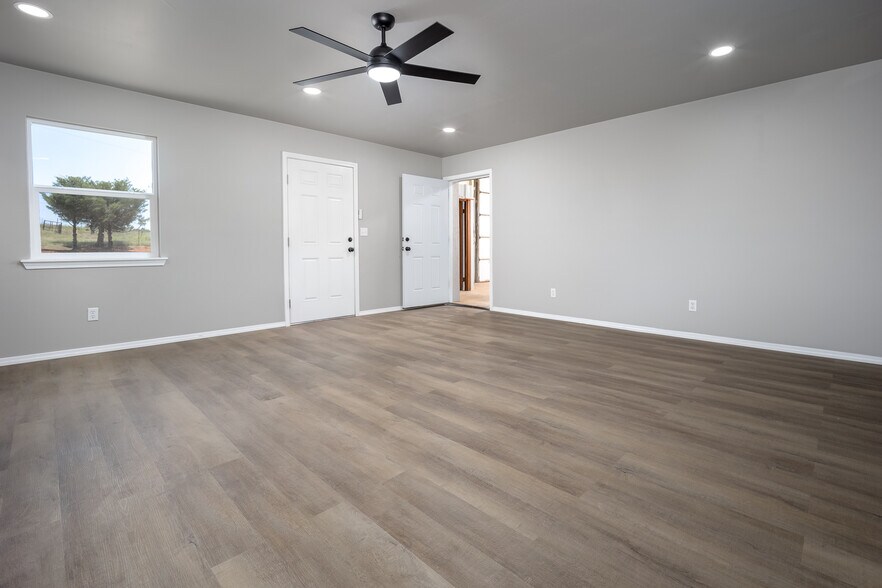 More Photos Of 1402 Veterans Memorial Hwy, Blanchard Warehouse For Sale