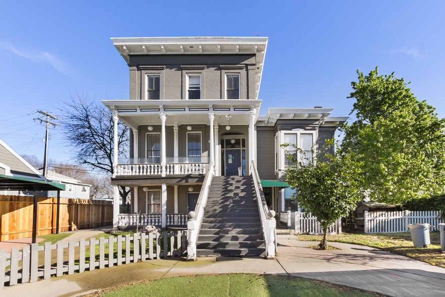 Primary Photo Of 1111-1123 D St, Sacramento Specialty For Sale