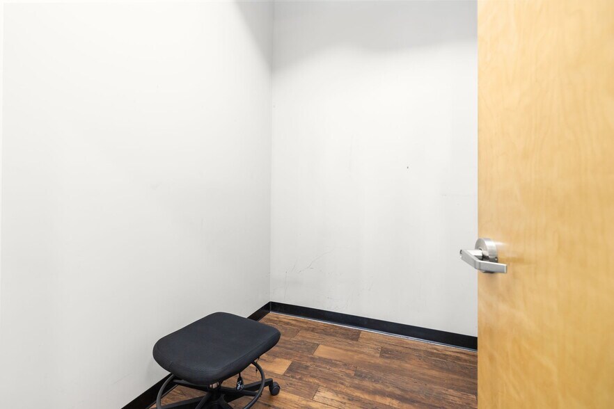 More Photos Of 111 Bank St, Oxford Sports And Entertainment For Lease