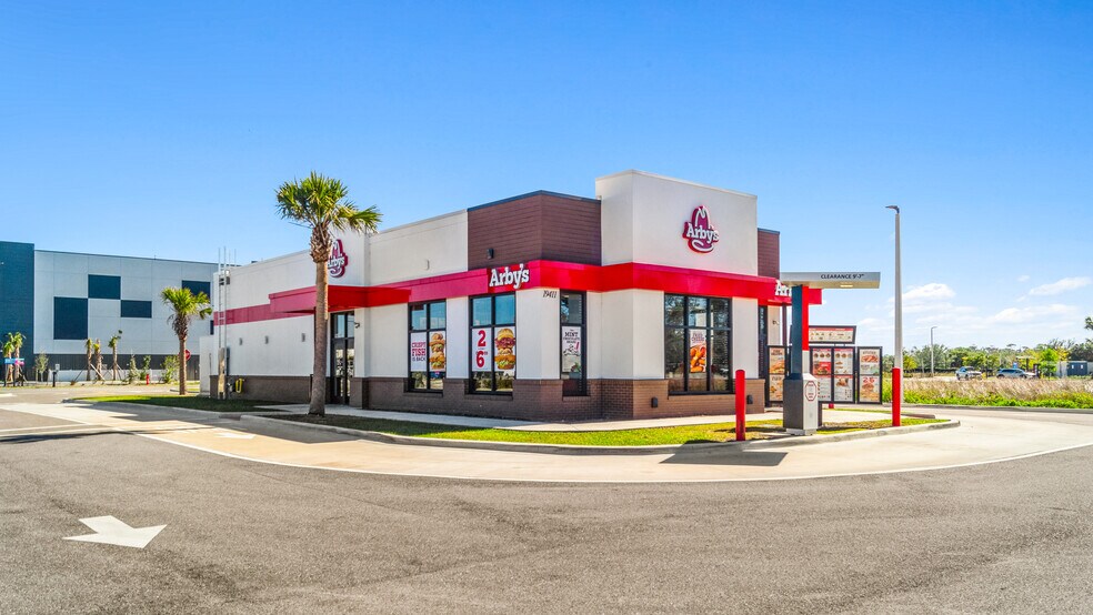 Primary Photo Of 19411 Times Cir, Venice Fast Food For Sale