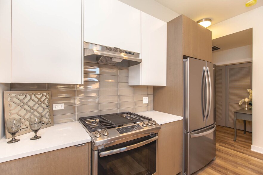 More Photos Of 1553 N Wells St, Chicago Apartments For Sale