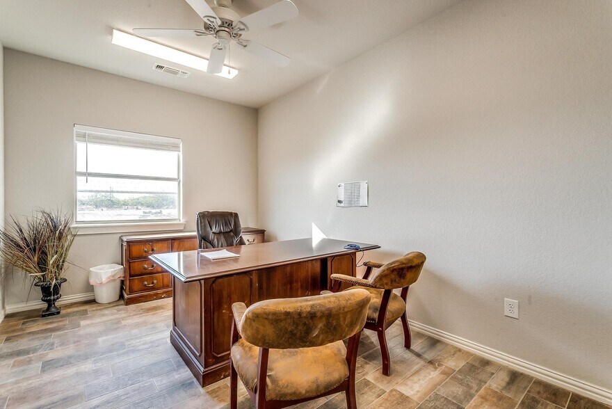 More Photos Of 520 Tradeway Dr, Mineral Wells Warehouse For Sale