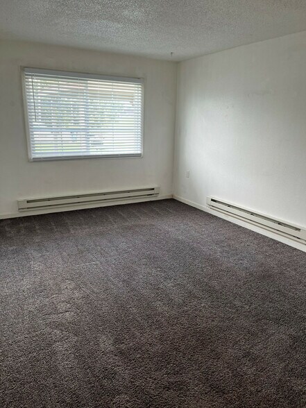 More Photos Of 1605 Collins St, Webster City Apartments For Sale