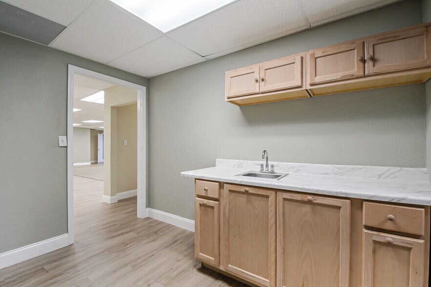 More Photos Of 440 Plumosa Ave, Casselberry Warehouse For Lease