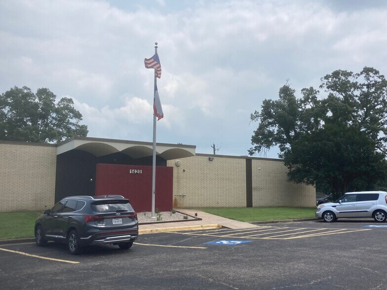 Primary Photo Of 1420 N Main St, Gladewater Warehouse For Lease