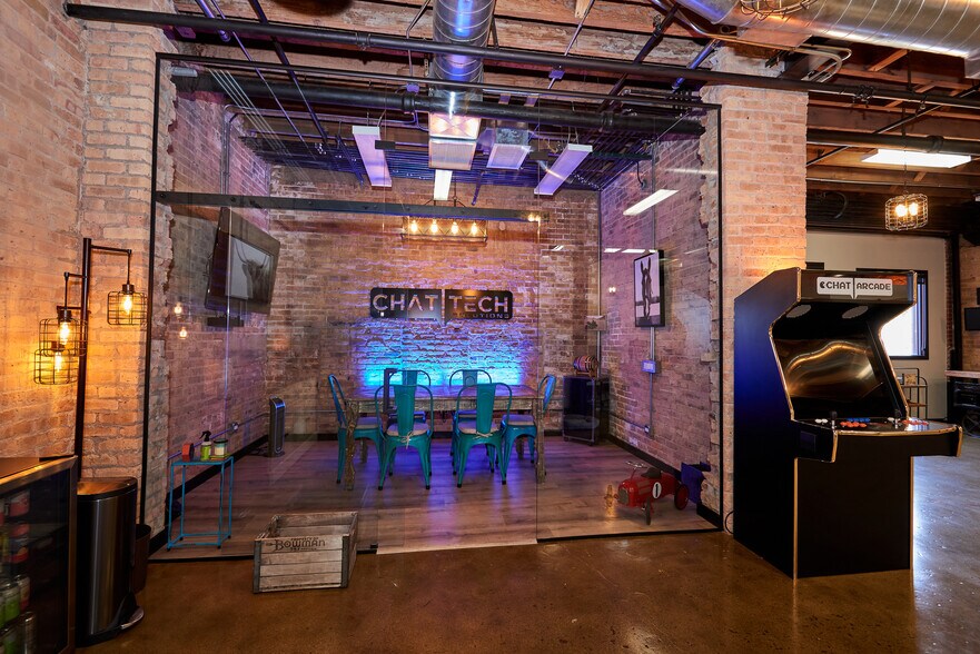 More Photos Of 4256 N Ravenswood Ave, Chicago Loft Creative Space For Lease