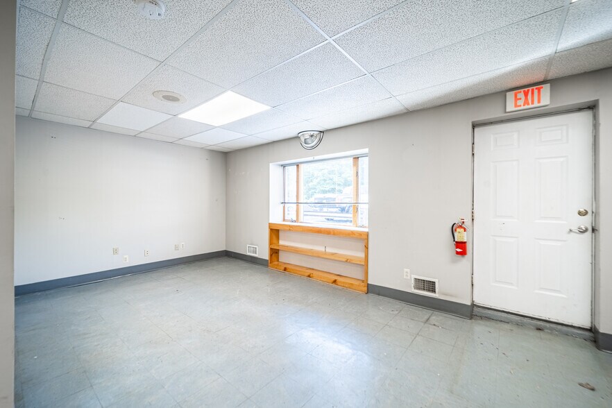 More Photos Of 324 Ringwood Ave, Pompton Lakes Storefront Retail Residential For Lease