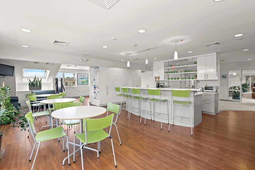 More Photos Of 105 Rowayton Ave, Norwalk Office For Lease