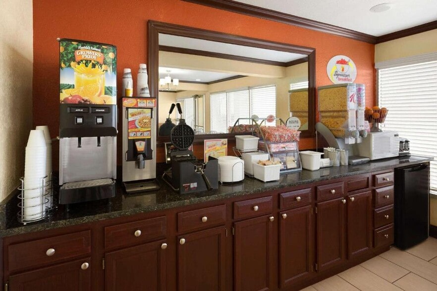 More Photos Of 4120 Williams Ave, Woodward Hotel For Sale