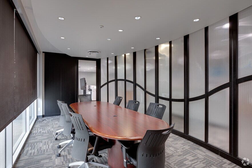 More Photos Of 4501 E McDowell Rd, Phoenix Showroom For Sale