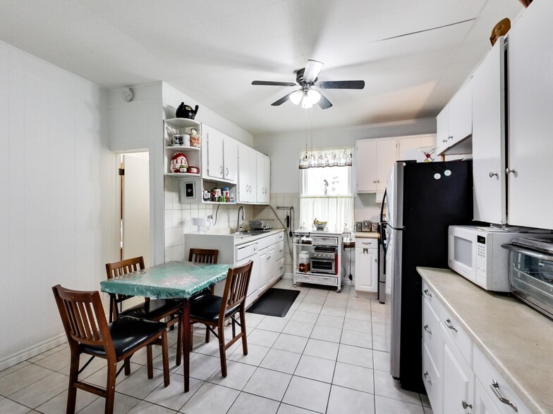 More Photos Of 44 Francis St, Hamilton Flex For Sale