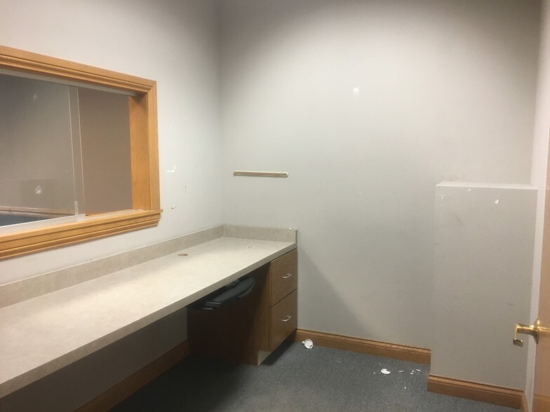 More Photos Of 1906 Holian Dr, Spring Grove Storefront Retail Office For Lease