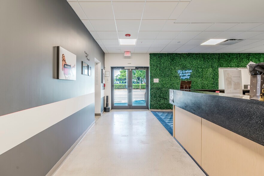 More Photos Of 1014 N Dixie Hwy, Lake Worth Beach Loft Creative Space For Sale