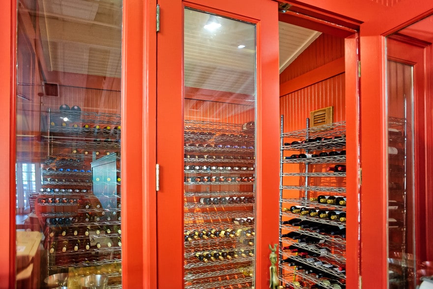 More Photos Of 1551 Periwinkle Way, Sanibel Restaurant For Sale