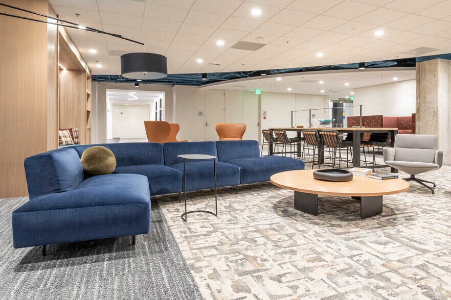 More Photos Of 100 Light St, Baltimore Office For Lease