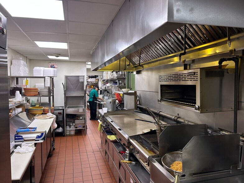 More Photos Of 6336 111th St, Chicago Ridge Freestanding For Lease