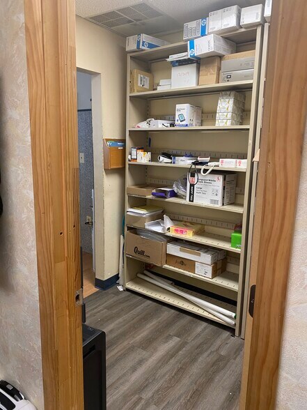 More Photos Of 566 Nye Ave, Irvington Medical For Sale